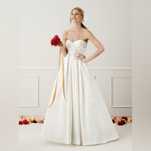 David’s Bridal Shantung Taffeta Sweetheart Strapless Wedding Ball Gown Dress - Picture 15 of 15